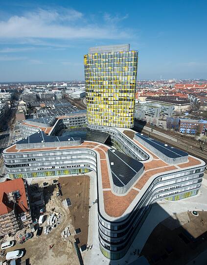 Münchens neuer Blickfang bietet im Inneren Platz für 2.400 Mitarbeiter.