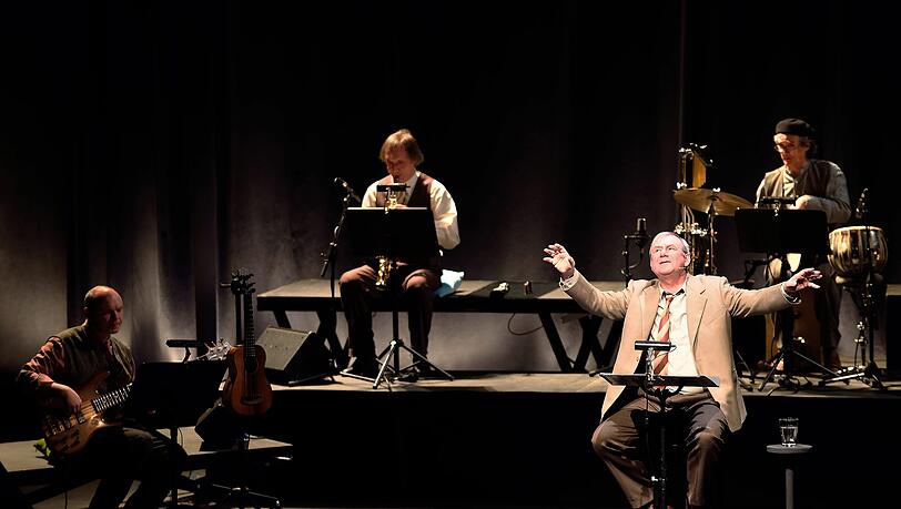 Joachim Król und das L’Orchestre du soleil. Joachim Król und das L’Orchestre du soleil.