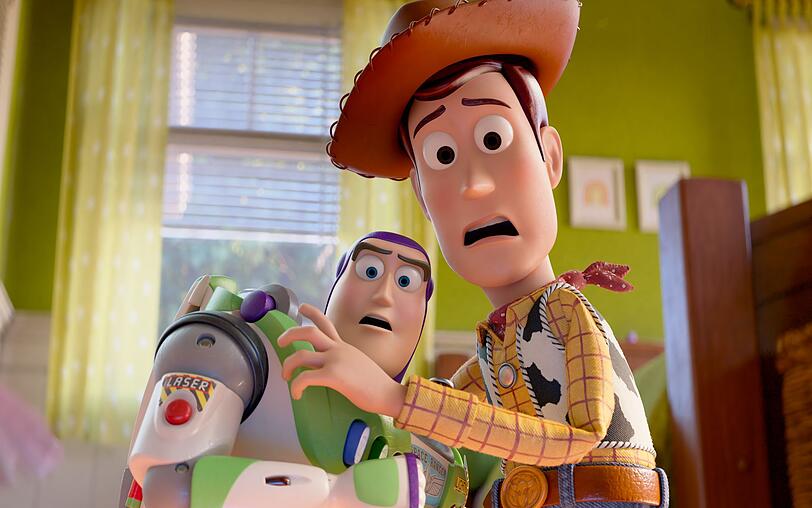 Buzz Lightyear (links) und Cowboy Woody sehen sich in "Toy Story 5" einer furchteinflößenden Bedrohung ausgesetzt: moderne Technik im Kinderzimmer. Buzz Lightyear (links) und Cowboy Woody sehen sich in "Toy Story 5" einer furchteinflößenden Bedrohung ausgesetzt: moderne Technik im Kinderzimmer.