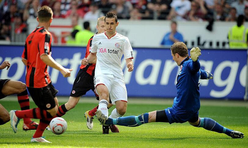 MIROSLAV KLOSE: Zu zögerlich bei der Chance in Minute 7. Scheint seinen Stürmer-Instinkt irgendwo bei der Nationalmannschaft liegen gelassen zu haben. Ohne Torschuss, mal wieder. Note: 4