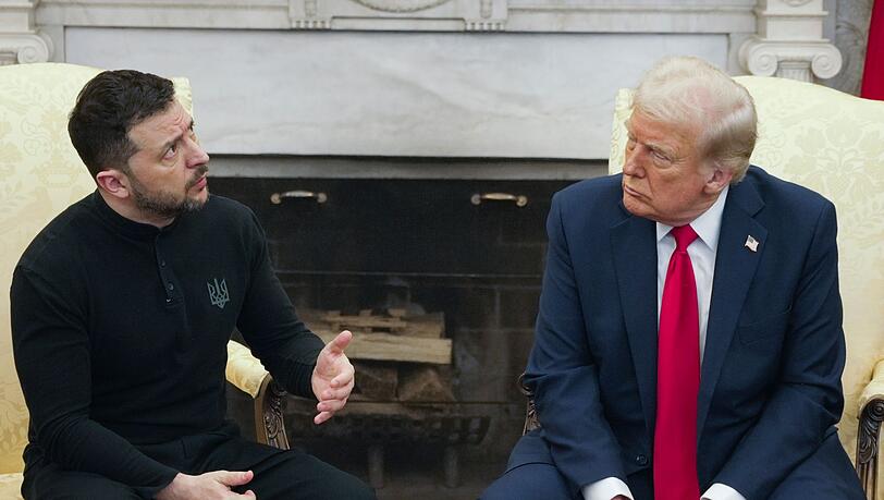 Der ukrainische Staatschef Wolodymyr Selenskyj (l) will US-Pr&auml;sident Donald Trump klarmachen, dass das Land in den Verhandlungen &uuml;ber ein Kriegsende mit Russland nicht kapitulieren wird. (Archivbild)