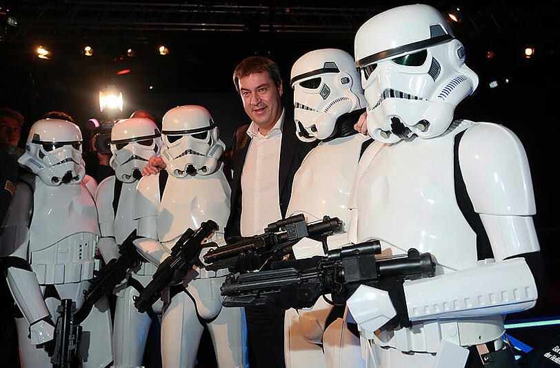 Allein unter Sturmtruppen: Die Bilder von Markus Söders Auftritt in der Ausstellung "Star Wars - Identities".