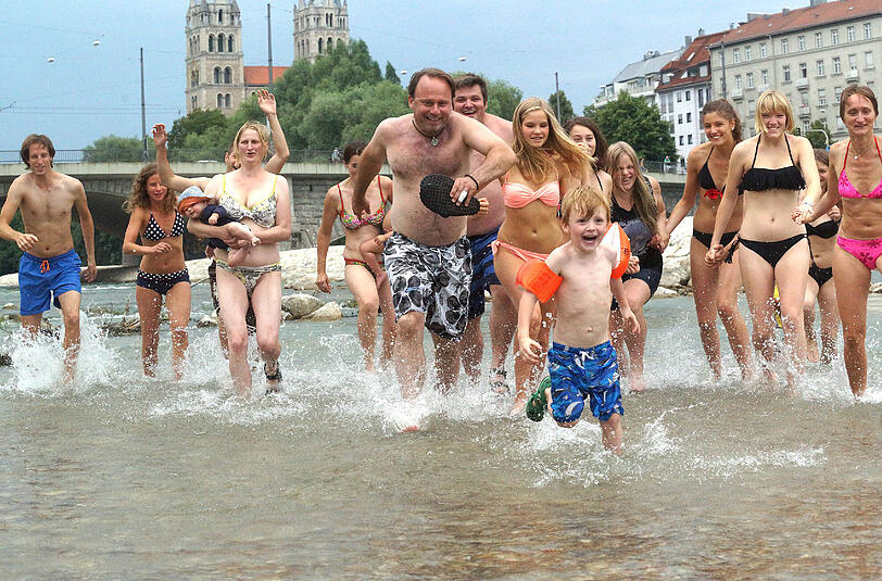 Einmal Abkühlen bitte! Am Sonntag ist Flussbadetag.