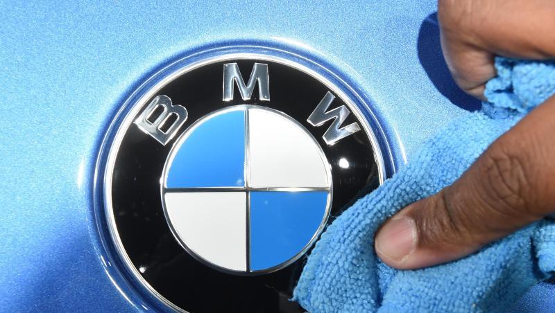 Ein BMW Logo aufgenommen beim zweiten Pressetag der North American International Auto Show (NAIAS). Foto: Uli Deck/Archiv Ein BMW Logo aufgenommen beim zweiten Pressetag der North American International Auto Show (NAIAS). Foto: Uli Deck/Archiv