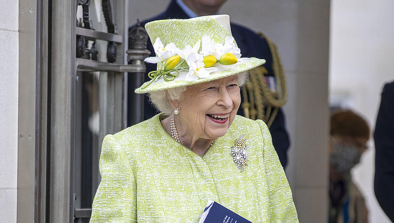 Die britische Königin Elizabeth II. besucht das Air Force-Gedenkmal im Rahmen eines Gottesdienstes anlässlich des hundertjährigen Bestehens der Royal Australian Air Force.