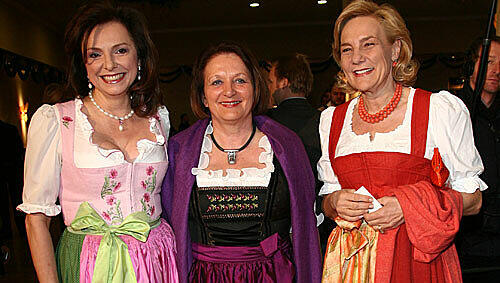 Gut gelaunt: Uschi Dämmrich von Luttitz, Sabine Leutheusser-Schnarrenberger und Susanne Porsche. Gut gelaunt: Uschi Dämmrich von Luttitz, Sabine Leutheusser-Schnarrenberger und Susanne Porsche.