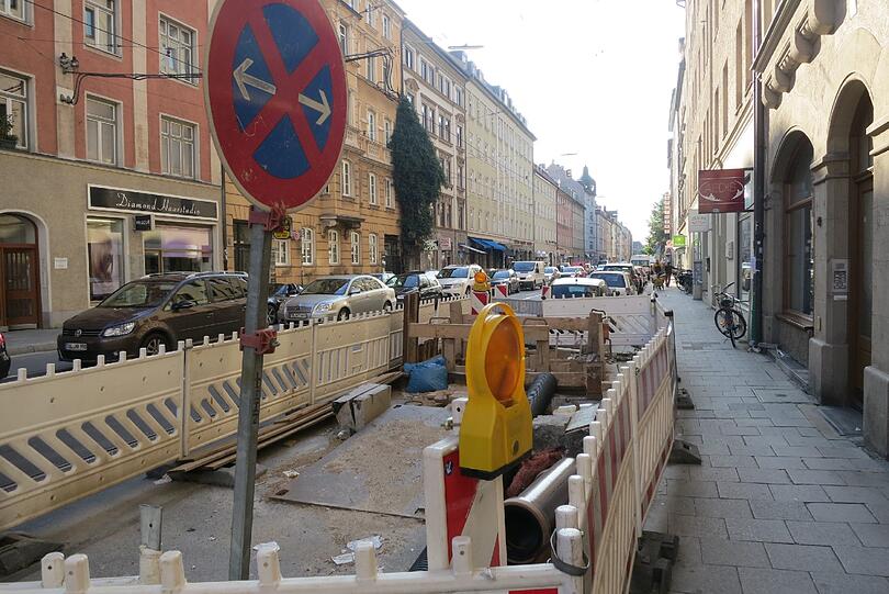 Die Baustelle am Beginn der Fraunhoferstraße nervt seit Monaten Anwohner, Rad- und Autofahrer.