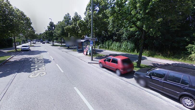 An der Haltestelle "Bad Forstenried" kam es am Dienstagnachmittag zu einem schweren Unglück. An der Haltestelle "Bad Forstenried" kam es am Dienstagnachmittag zu einem schweren Unglück.