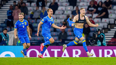 Artem Dowbyk erzielte den entscheidenden Treffer zur erstmaligen Viertelfinal-Teilnahme der Ukraine.