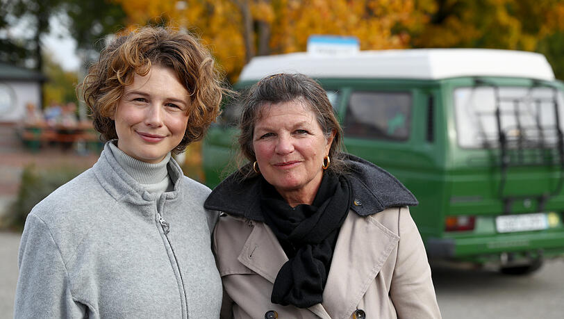 Die Schauspielerin Anna Maria Sturm (l.) und ihre Mutter Irene Maria Sturm. In dem Film spielte sie ihre Mutter. Die Schauspielerin Anna Maria Sturm (l.) und ihre Mutter Irene Maria Sturm. In dem Film spielte sie ihre Mutter.