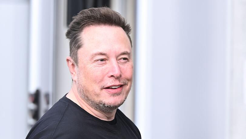 Elon Musk will, dass Apple netter zu seinen Apps ist. (Archivbild)