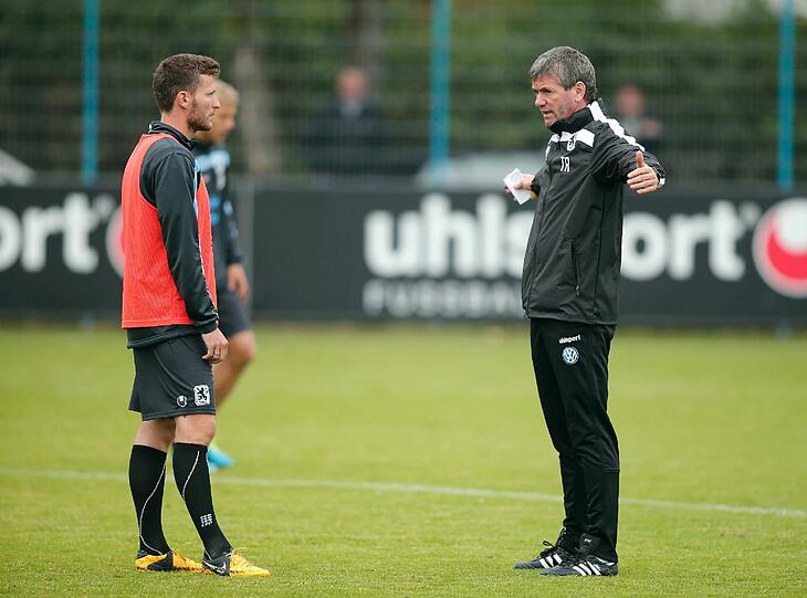 Training an der Grünwalder: Friedhelm Funkel bei der Einheit mit dem TSV 1860. Die Bilder