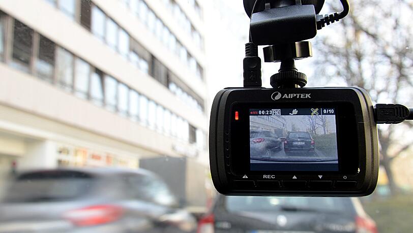Sogenannte Dash-Cams werden auch in Deutschland immer beliebter. Sogenannte Dash-Cams werden auch in Deutschland immer beliebter.