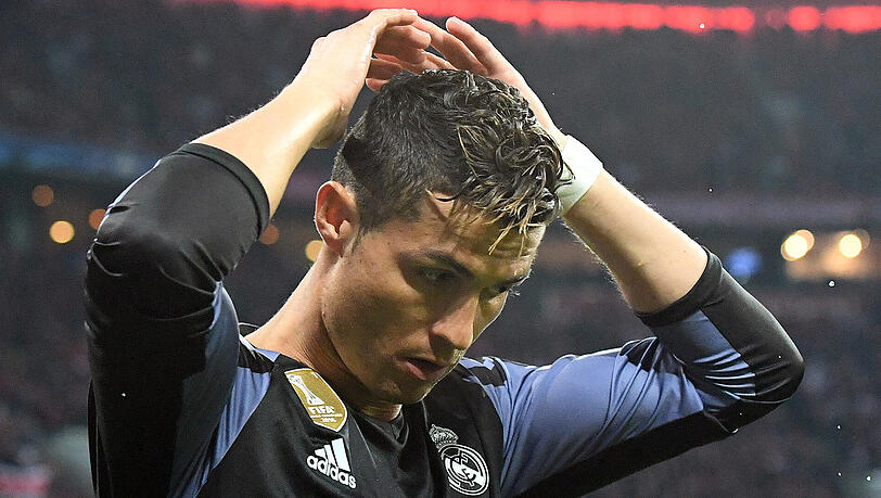 Am Dienstag war bekannt geworden, dass Cristiano Ronaldo von der Staatsanwaltschaft Madrid ein Steuerbetrug in Höhe von 14,7 Millionen Euro mittels Offshore-Unternehmen vorgeworfen wird. Am Dienstag war bekannt geworden, dass Cristiano Ronaldo von der Staatsanwaltschaft Madrid ein Steuerbetrug in Höhe von 14,7 Millionen Euro mittels Offshore-Unternehmen vorgeworfen wird.