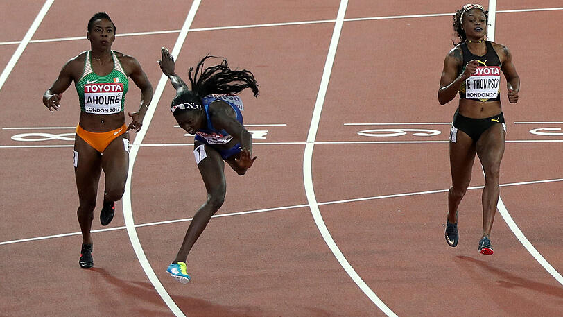 Tori Bowie aus den USA (Mitte) stürzt sich ins Ziel und gewinnt das 100-Meter-Finale.