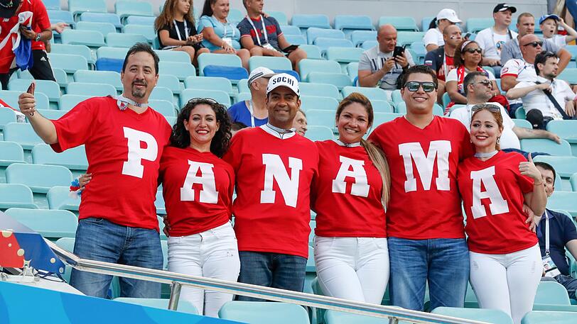 Bunt und lebendig: Fußball-Fans aus aller Herren Länder bevölkern während der WM die russischen Städte.
