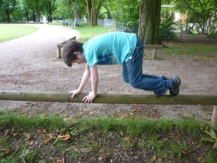 "Mein Sohn hat sich vor einem halben Jahr in Parkour und Freerunning verliebt. Bei dieser modernen Sportart geht es um Schnelligkeit, Ausdauer, Balance und Präzision."