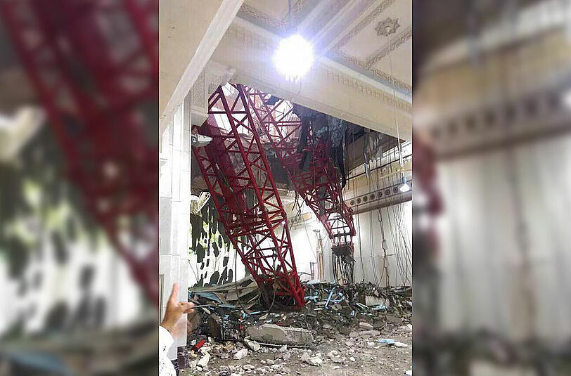 Das Bild aus dem Inneren der Moschee zeigt das Ausmaß der Zerstörung.
