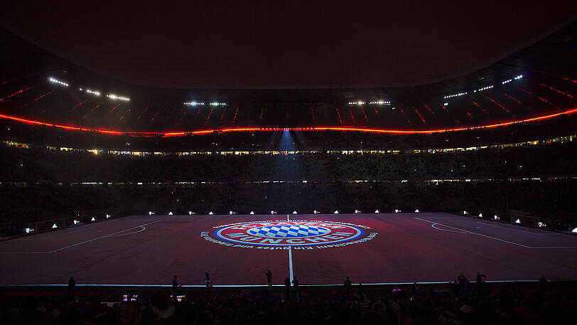 Mit einem großen Bayern-Logo ging's los...