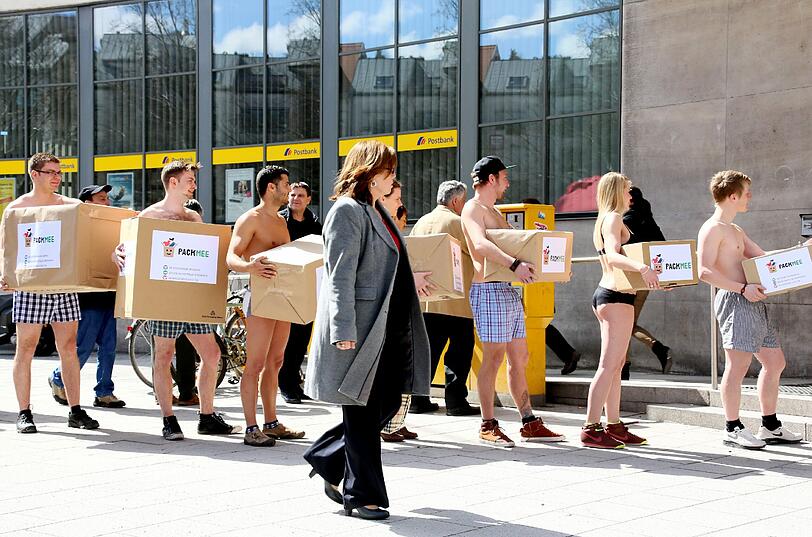 Packerl statt Container - die Aktion &bdquo;Packmee&ldquo; ruft zu Kleiderspenden über die Post auf. Wer altes Gewand für den guten Zweck weggeben will, schickt es an &bdquo;Packmee&ldquo;. Am Dienstag war das leider noch nicht möglich - zumindest nicht am Goetheplatz: Da hatte die Post nämlich zu.