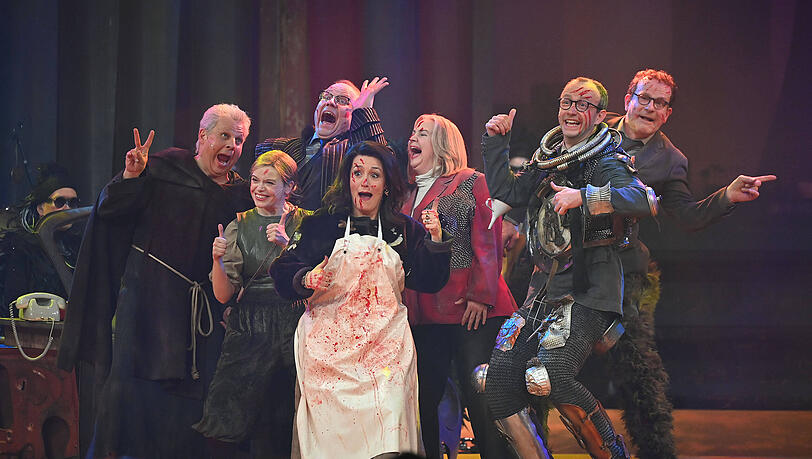 (v.li.) Gerhard Wittmann als Dieter Reiter, Sina Reiss als Katharina Schulze, Wowo Habdank als Alexander Dobrindt, Judith Toth als Michaela Kaniber, Nikola Norgauer als Bärbel Bas, David Zimmerschied als Friedrich Merz, Thomas Limpinsel als Jens Spahn. beim Singspiel 2026. (v.li.) Gerhard Wittmann als Dieter Reiter, Sina Reiss als Katharina Schulze, Wowo Habdank als Alexander Dobrindt, Judith Toth als Michaela Kaniber, Nikola Norgauer als Bärbel Bas, David Zimmerschied als Friedrich Merz, Thomas Limpinsel als Jens Spahn. beim Singspiel 2026.