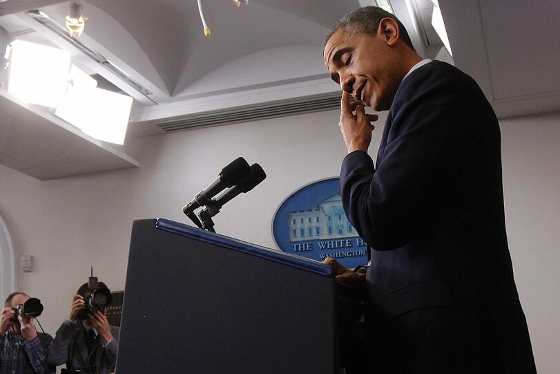 US-Präsident Barack Obama kämpft bei seiner Ansprache im Weißen Haus mit den Tränen. Nach dem Amoklauf stehen die USA unter Schock.