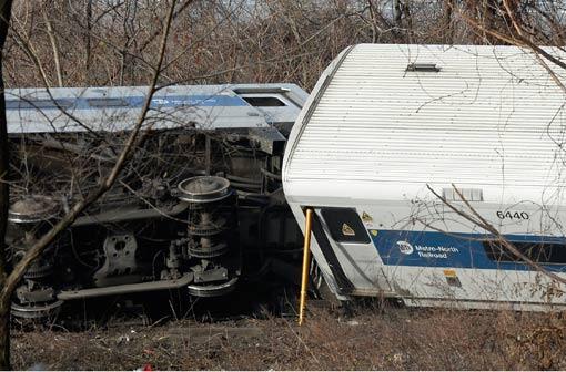 Mehrere Waggons sind im Stadtteil Bronx entgleist.