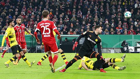Treffsicher: Thomas Müller (li.) für den FC Bayern gegen den BVB.