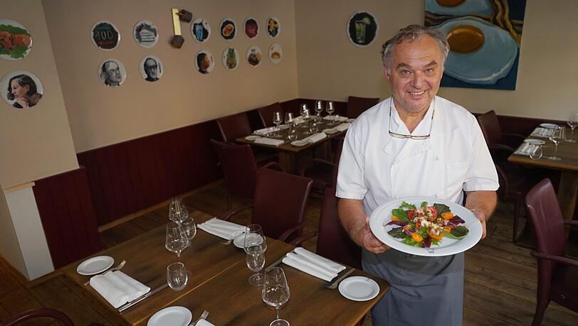 Karl Ederer kocht raffiniert – zum Beispiel Tomate gefüllt mit lauwarmem Oktopus und asiatischen Kräutern. Karl Ederer kocht raffiniert – zum Beispiel Tomate gefüllt mit lauwarmem Oktopus und asiatischen Kräutern.