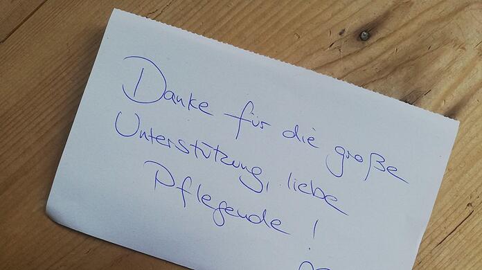 Pfarrerin Johanna Krieger sammelt Botschaften für Pflegepersonal - abgeben kann man die Briefe, Karten und Zettel bis 30. April.