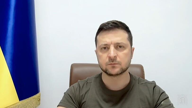 Wolodymyr Selenskyj, Präsident der Ukraine, spricht per Videoschalte zu den Abgeordneten des britischen Unterhauses.
