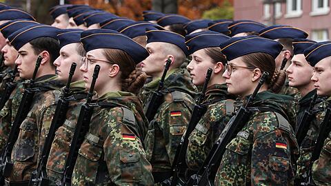 Einen Schwerpunkt legt Schwarz-Rot auf die St&auml;rkung der Bundeswehr. (Archivfoto)