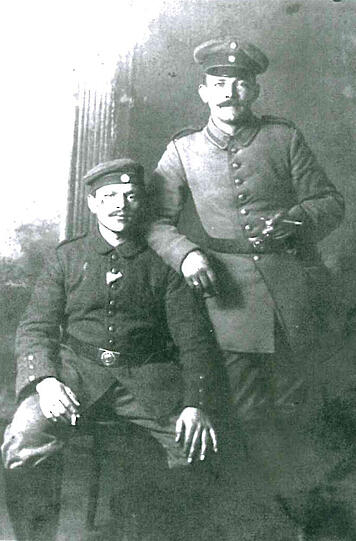Matthias Ruhland (r.) auf einer Postkarte aus dem Ersten Weltkrieg.