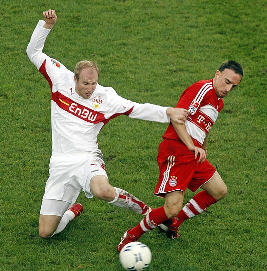 SAISON 2007/2008: All die Schonung half nichts, in Stuttgart setzte es für die Bayern eine 1:3-Pleite - das vierte Spiel ohne Dreier.
