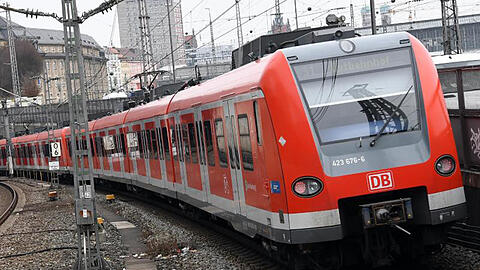 Zum Beginn der neuen Woche kommt es bei der Münchner S-Bahn zu Problemen. (Archivbild)