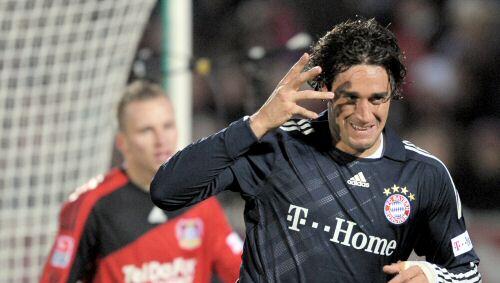 Luca Toni (r.) dreht nach dem 1:0 jubelnd ab Luca Toni (r.) dreht nach dem 1:0 jubelnd ab