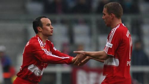Servus Landon: Donovan (l.), der für Podolski in der Schlussphase eingewechselt wurde, flog nach LA zurück. Servus Landon: Donovan (l.), der für Podolski in der Schlussphase eingewechselt wurde, flog nach LA zurück.