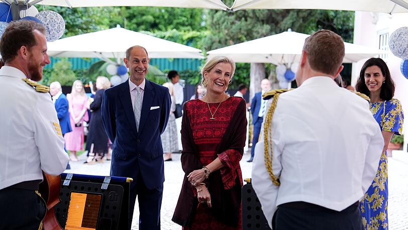 Es ist der erste offizielle Besuch britischer Royals in Portugal seit 15 Jahren. Es ist der erste offizielle Besuch britischer Royals in Portugal seit 15 Jahren.