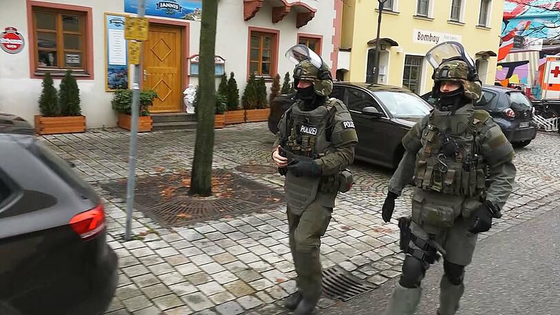 Geiselnahme beendet: Das SEK in Pfaffenhofen im Einsatz. Klicken Sie sich durch die Bilder!