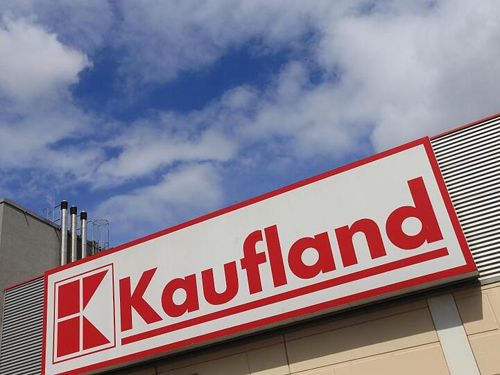 Der "Kaufland"-Schriftzug an einer Filiale der Handelskette.