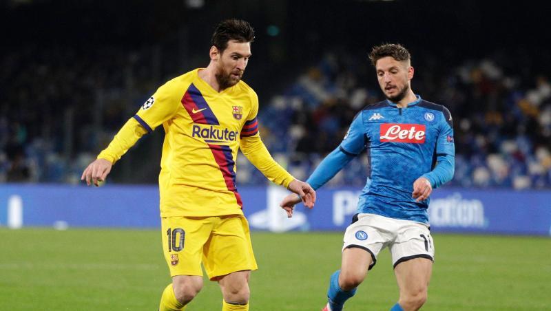 Lionel Messi (l) vom FC Barcelona kämpft mit Neapels Dries Mertens um den Ball. Lionel Messi (l) vom FC Barcelona kämpft mit Neapels Dries Mertens um den Ball.
