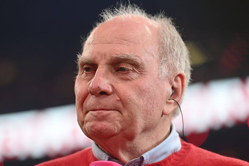 Bayerns Ehrenpr&auml;sident Uli Hoene&szlig; bremst nach dem historischen Tor-Rekord von Leon Goretzka die Euphorie und erinnert daran, dass f&uuml;r den FC Bayern am Ende nur Titel z&auml;hlen.