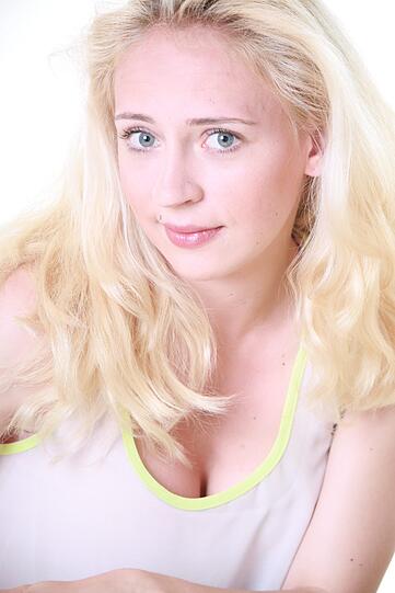 Mehr Bilder von Annika (23).