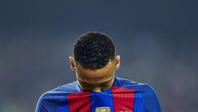 Neymar droht Ärger. Neymar droht Ärger.