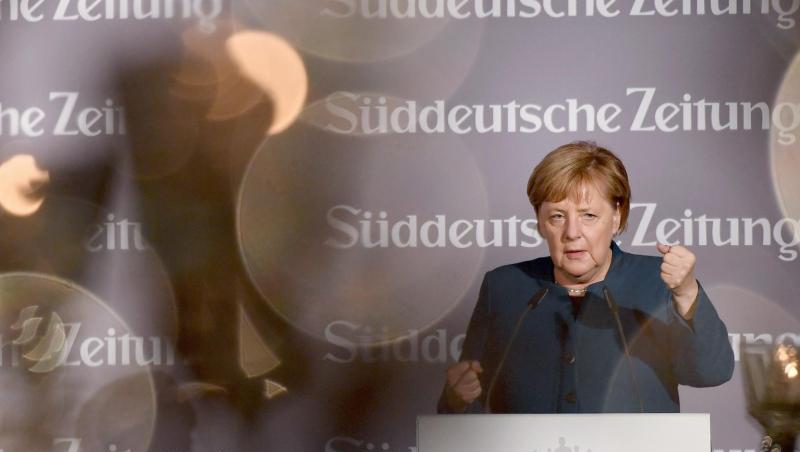 Bundeskanzlerin Angela Merkel (CDU), spricht beim 12. Wirtschaftsgipfel der Süddeutschen Zeitung. Foto: Britta Pedersen Bundeskanzlerin Angela Merkel (CDU), spricht beim 12. Wirtschaftsgipfel der Süddeutschen Zeitung. Foto: Britta Pedersen