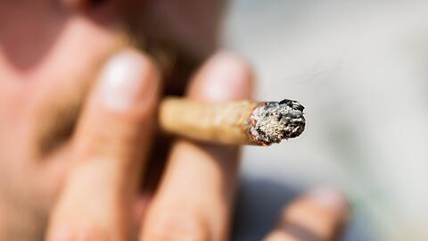 Die geplante Cannabis-Legalisierung wirft Fragen zur Verkehrssicherheit auf.
