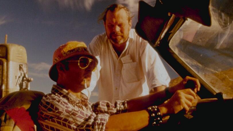 Johnny Depp (l.) mit Regisseur Terry Gilliam hinter den Kulissen von "Fear and Loathing in Las Vegas".