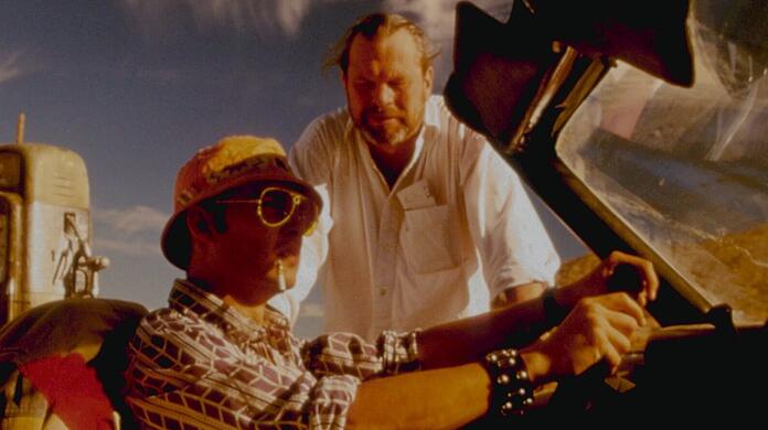 Johnny Depp (l.) mit Regisseur Terry Gilliam hinter den Kulissen von "Fear and Loathing in Las Vegas".