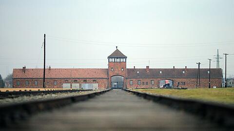 Das Torhaus des fr&uuml;heren Vernichtungslagers "Auschwitz-Birkenau" (Archivbild)