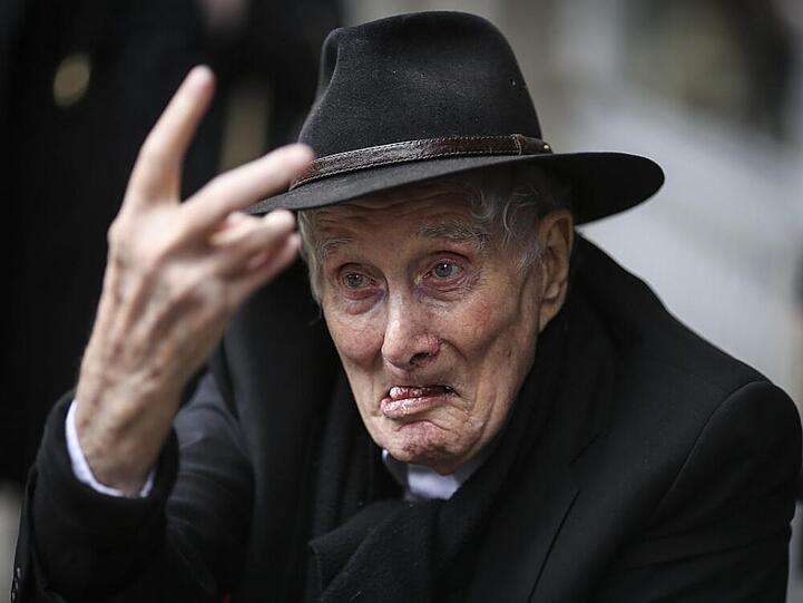 Ronnie Biggs auf der Beerdigung von Bruce Reynolds im März 2013